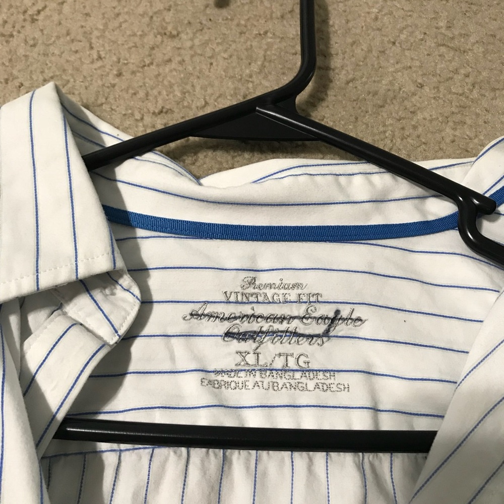 Button up - Picture 2 of 2